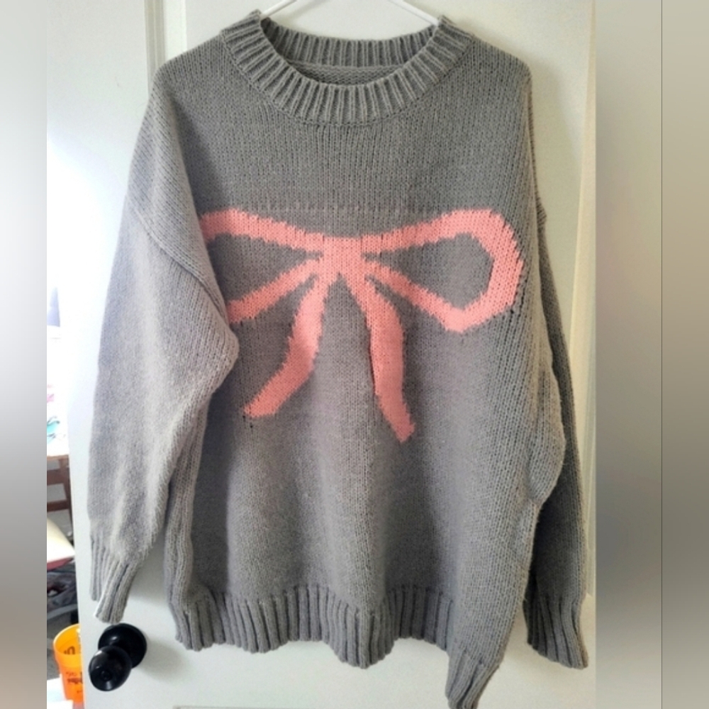 Gray Sweater with Pink Bow Design - Picture 1 of 2